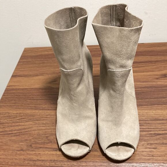 Chinese Laundry Tom Girl Suede Peep Toe Bootie in Natural. Size 8.5. - Picture 2 of 6